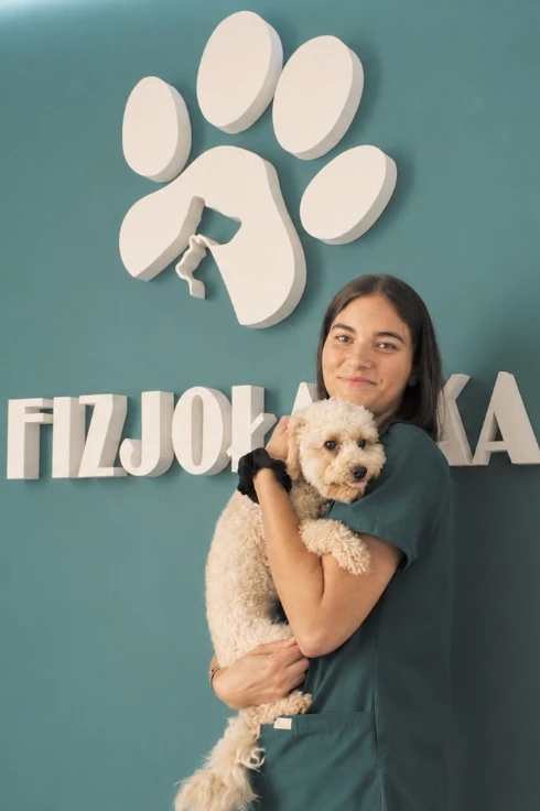 Wiktoria Michalak z psem Karmen